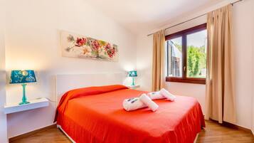 2 slaapkamers, een strijkplank/strijkijzer, gratis wifi, beddengoed