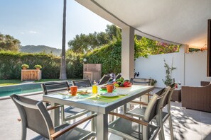 Outdoor dining - Charming Holiday Home "Casa Pequeña Crestatx" with Wi-Fi, Garden, Terraces & Pool (CRESTATX)