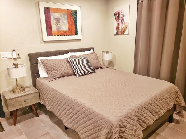 1 bedroom, WiFi, bed sheets - ►New modern pet friendly studio with private entrance near Old Town  (Scottsdale)