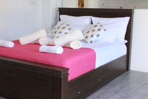 1 bedroom, bed sheets