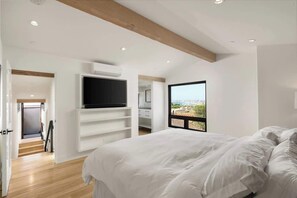7 bedrooms, iron/ironing board, free WiFi, bed sheets