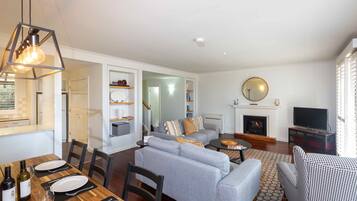 TV, fireplace
