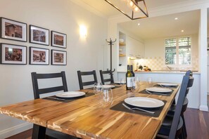 Dining - Villa Legato - Luxury villa at Cypress Lakes Resort (Pokolbin)