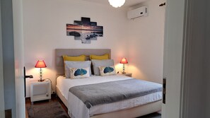 2 chambres, bureau, fer et planche à repasser, accès au Wi-Fi (inclus)