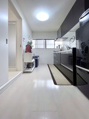 Fridge, microwave, stovetop, dishwasher - 【5LDK/93㎡】Near Osaka Castle.Modern Japanese Style.6 min to station. (大阪市)
