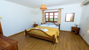 2 bedrooms, iron/ironing board, travel crib, free WiFi - Charming Villa, Private Pool, Hot Tub, Sea Views close to the Pretty Fishing Harbour at Pomos! (Pomos)