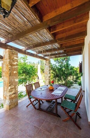 屋外ダイニングエリア