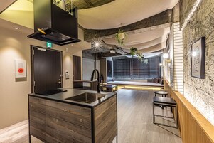 客房 (MASATOYO 301) | 客房内保险箱、办公桌、免费 WiFi