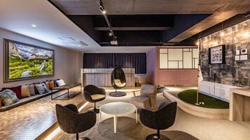 Habitación (YS 201) | Caja de seguridad en la habitación, escritorio y wifi gratis