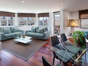 Flat-screen TV - INMALAGA Apartments GRANAGA 3 (Málaga)