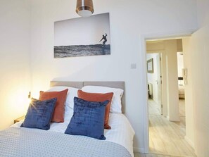 2 bedrooms, iron/ironing board, free WiFi, bed sheets - Host & Stay | The Surfer's Loft Apartment (Saltburn-by-the-Sea)