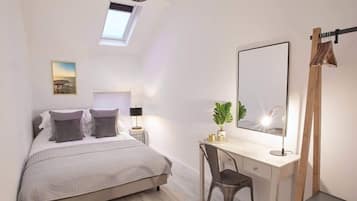 2 chambres, fer et planche à repasser, Wi-Fi gratuit, draps fournis