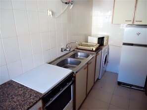 Frigorifero, microonde, forno, macchina per tè/caffè