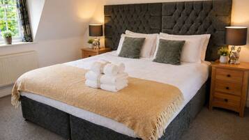 2 bedrooms, iron/ironing board, travel cot, WiFi