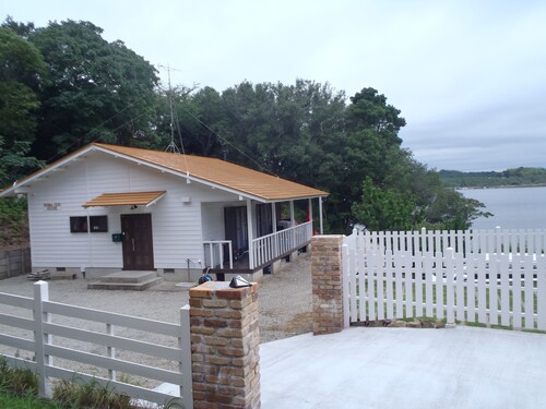 A cottage where you can stay with a chartered pet BBQ Bonfire Campfire OK