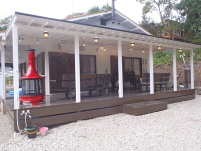 A cottage where you can stay with a chartered pet BBQ Bonfire Campfire OK