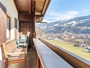 Villa | Balcony