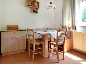 Dining - Cozy Holiday Home in Waldbach near Totter Mann (Waldbach-Mönichwald)