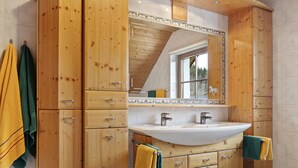 Apartment | Bathroom | Bathtub, hair dryer, towels - Alluring Apartment in Unterweißenbach With Sauna (Unterweissenbach)