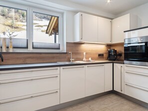 Ferienhaus | Eigene Küche | Wasserkocher mit Kaffee-/Teezubehör, Kühlschrank, Mikrowelle, Ofen