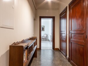 5 bedrooms, individually furnished, bed sheets - Elegant Holiday Home in Olonzac With Private Swimming Pool (Olonzac)