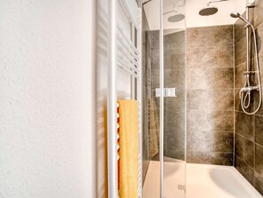 Apartment | Bathroom