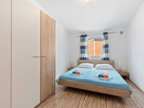 Apartment | 2 bedrooms, individually furnished, bed sheets - Simplistic Apartment in Vir With Garden (Vir)