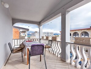 Apartment | Dining - Simplistic Apartment in Vir With Garden (Vir)