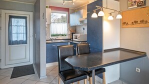 Dining - Modern Holiday Home in Daun With Garden (Daun)
