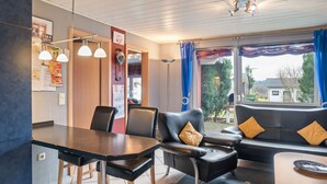 House | Living room - Modern Holiday Home in Daun With Garden (Daun)
