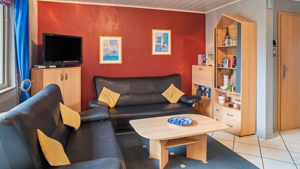 House | Living room - Modern Holiday Home in Daun With Garden (Daun)