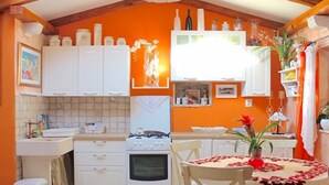 Ferienhaus | Eigene Küche | Kühlschrank, Ofen