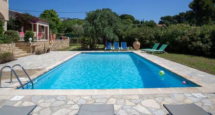 Premium Villa in Ollioules With Swimming Pool