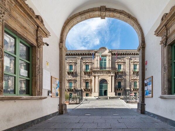 Exterior - Modern Apartment in Catania Near Playa Seafront (Catania)