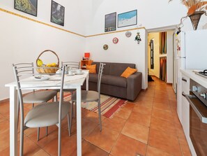 Dining - Modern Apartment in Catania Near Playa Seafront (Catania)