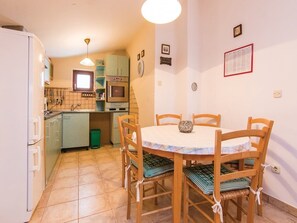 House | Dining - Serene Holiday Home in Vir near Sea (Vir)
