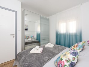 2 bedrooms, bed sheets - Modern Apartment in Vir With Sea Nearby (Vir)