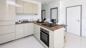 Coffee/tea maker, fridge, oven - Alluring Apartment in Vir With Sea Nearby (Vir)