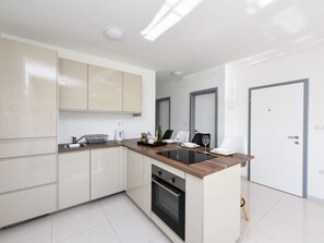 Coffee/tea maker, fridge, oven - Alluring Apartment in Vir With Sea Nearby (Vir)