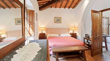 Nhà | 2 phòng ngủ, trang bị nội thất với thiết kế riêng biệt