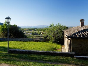 House | Exterior - Elegant 2-bedroom Holiday Home in Tuscan (Cortona)