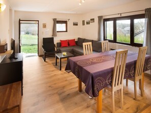 Living room - Serene Holiday Home in Han-sur-lesse With Garden (Rochefort)