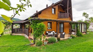 Unclassified image, 3 of 38, button - Picturesque Holiday Home in Sumartin near Sea (Otocac)
