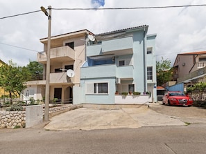 Exterior - Comfortable Apartment in Jadranovo Near Seabeach (Crikvenica)