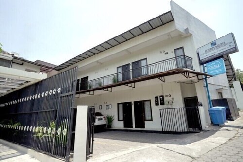 D’Paragon Tambakboyo