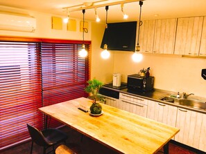 Habitación individual, para no fumadores (Free Wifi) | Cocina compartida | Refrigerador y microondas 