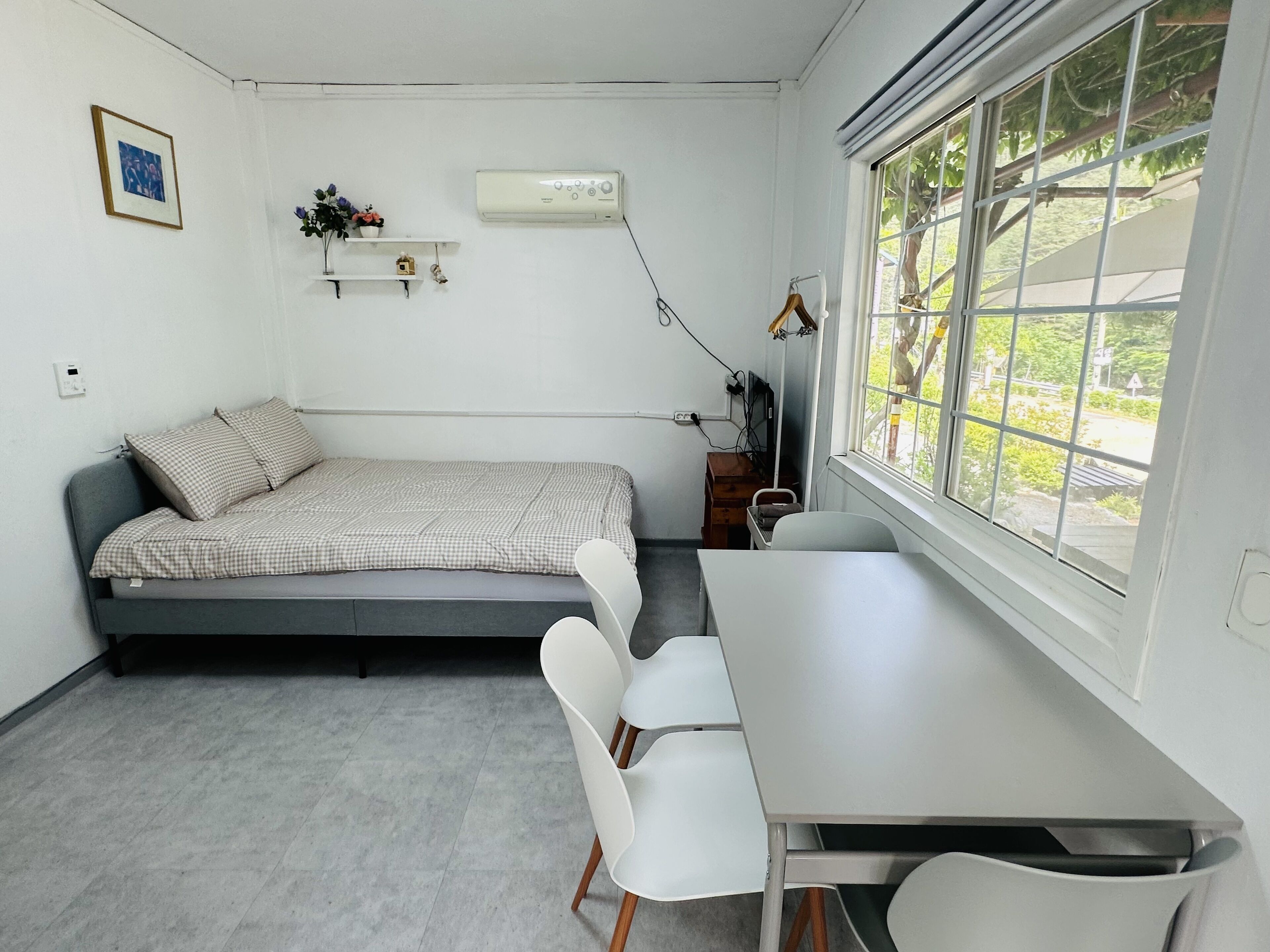 Dubbelrum för familj - 1 sovrum - icke-rökare - utsikt mot floden | Allergitestade sängkläder och arbetsyta för laptop