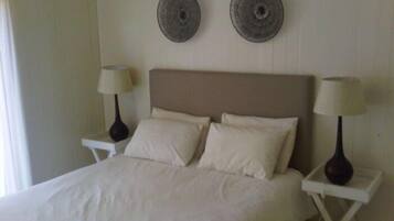 7 bedrooms, desk, laptop workspace, iron/ironing board