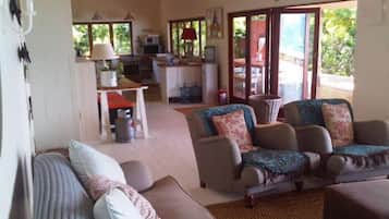 Nhà | Khu phòng khách | TV