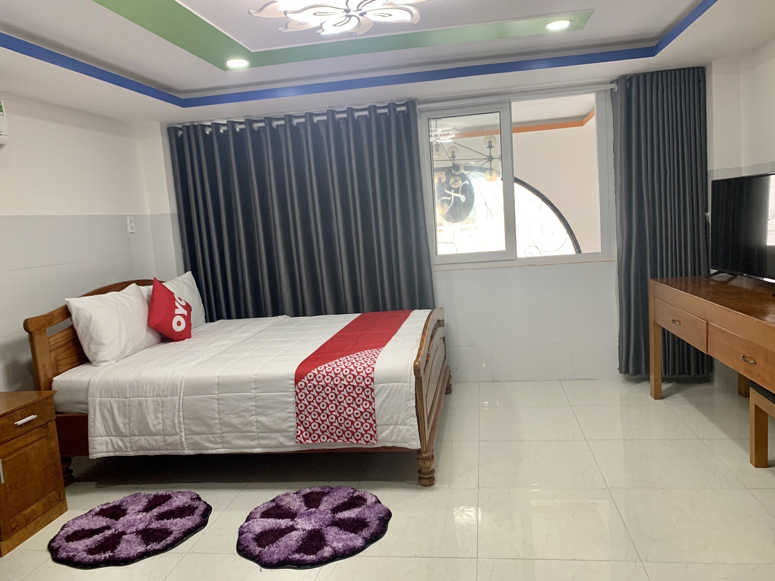 Minibar, escritorio, wifi gratis y ropa de cama 